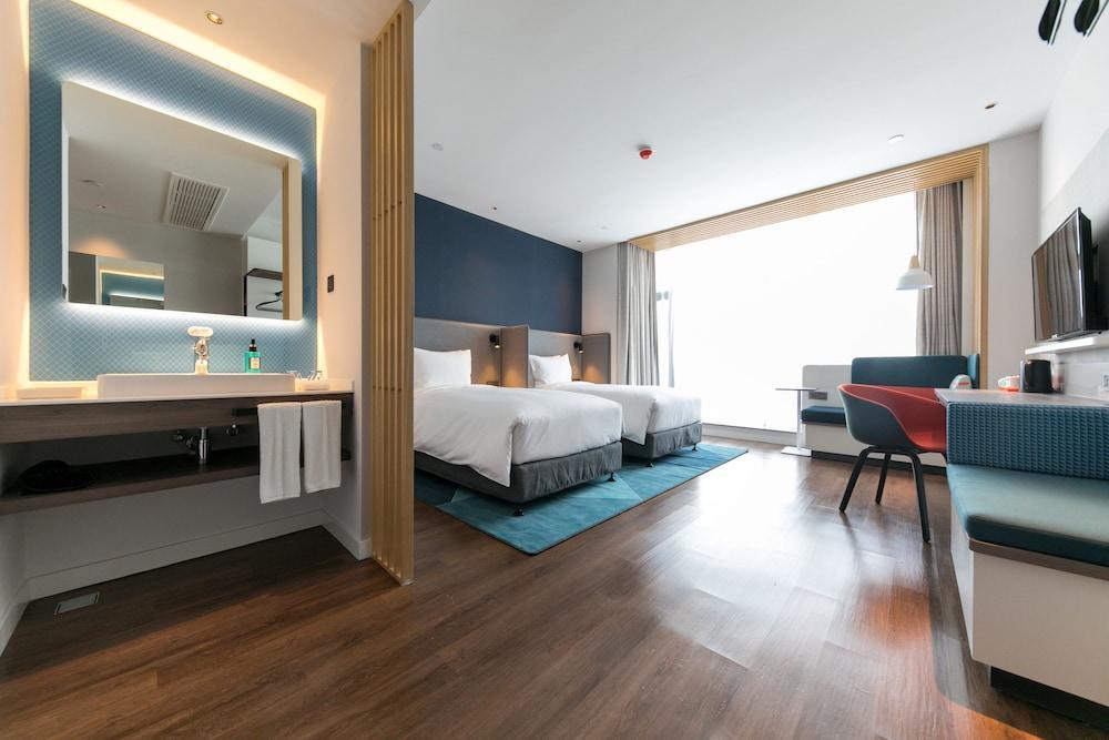 Holiday Inn Express Shanghai Tangzhen By Ihg - 20 Mins To Disney Land Exteriör bild