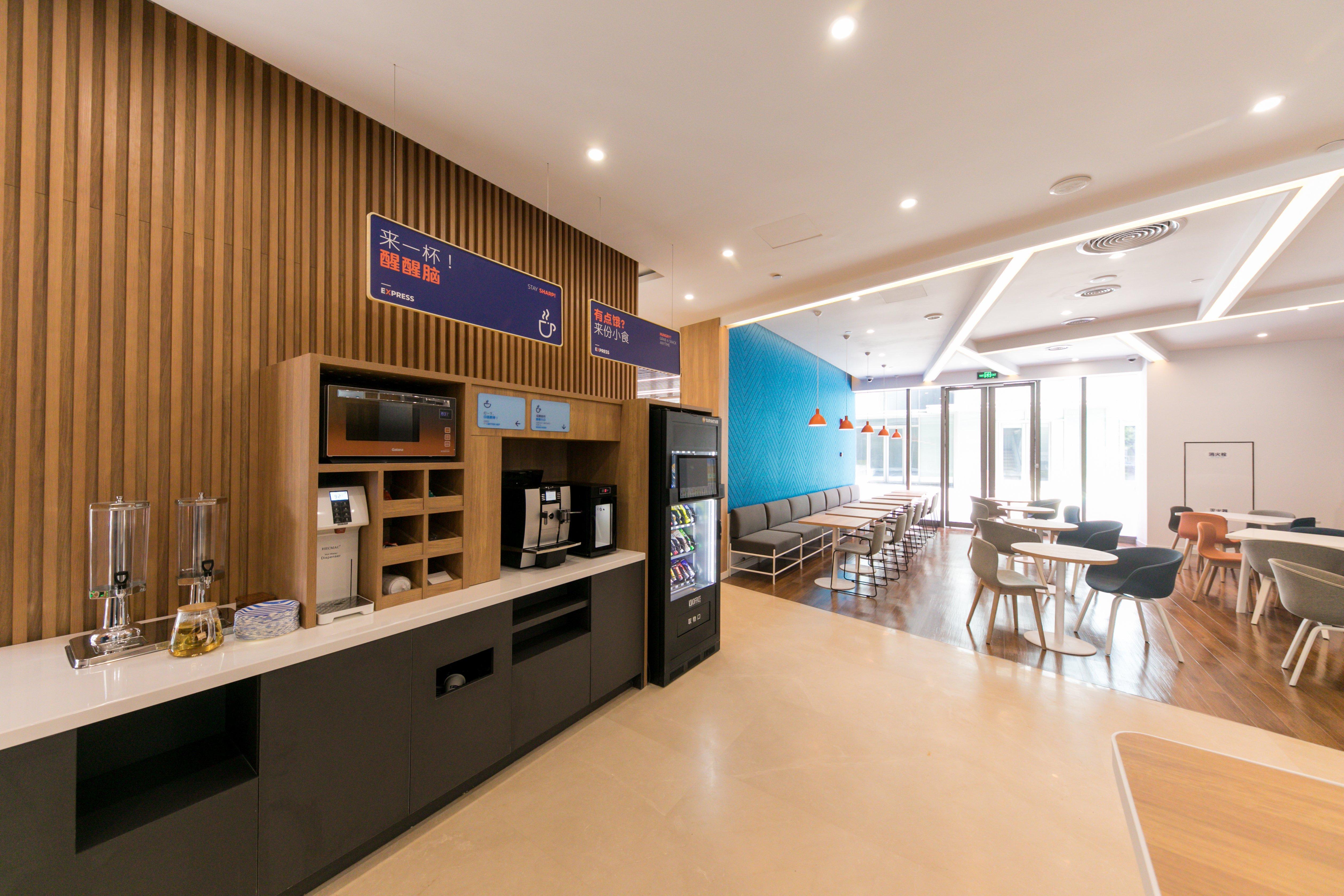 Holiday Inn Express Shanghai Tangzhen By Ihg - 20 Mins To Disney Land Exteriör bild