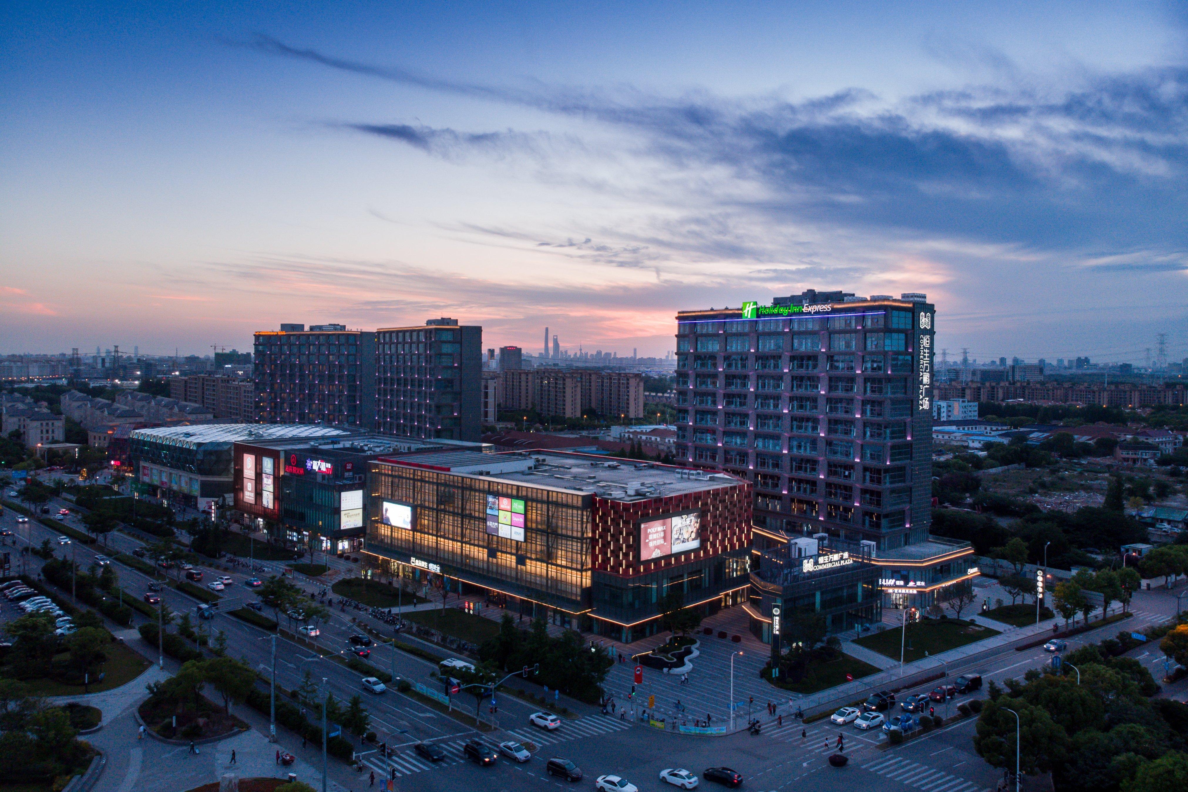 Holiday Inn Express Shanghai Tangzhen By Ihg - 20 Mins To Disney Land Exteriör bild